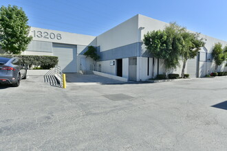 13206 Estrella Ave, Gardena, CA for rent Building Photo- Image 2 of 11