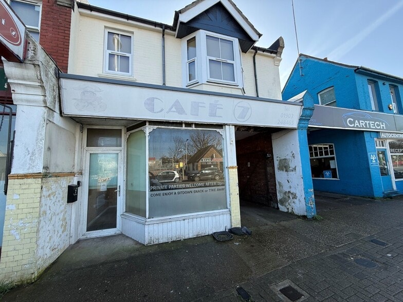 7 Tarring Rd, Worthing to rent - Building Photo - Image 2 of 8