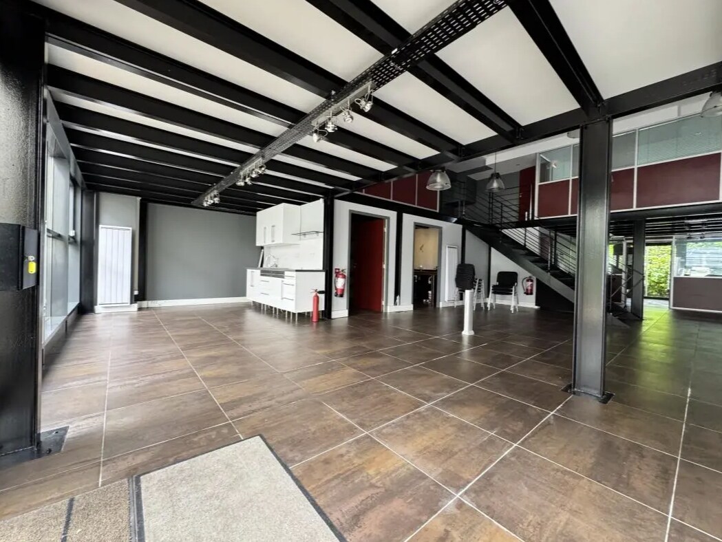 Office in Ivry-sur-Seine to rent Interior Photo- Image 1 of 7