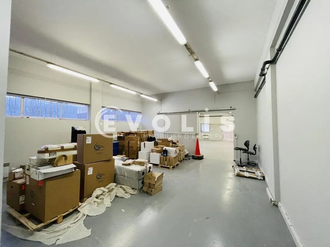 Light Industrial in Noisy-le-Grand to rent Interior Photo- Image 1 of 3