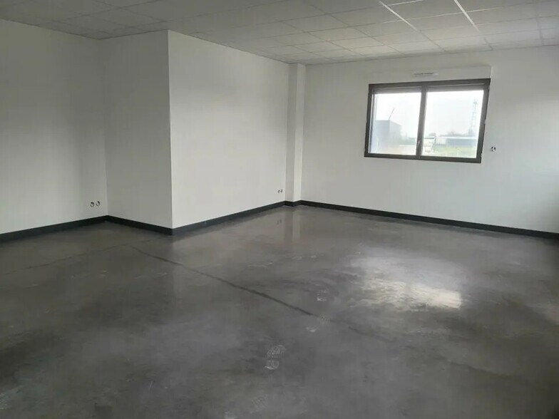 Office in Fareins to rent - Interior Photo - Image 1 of 3