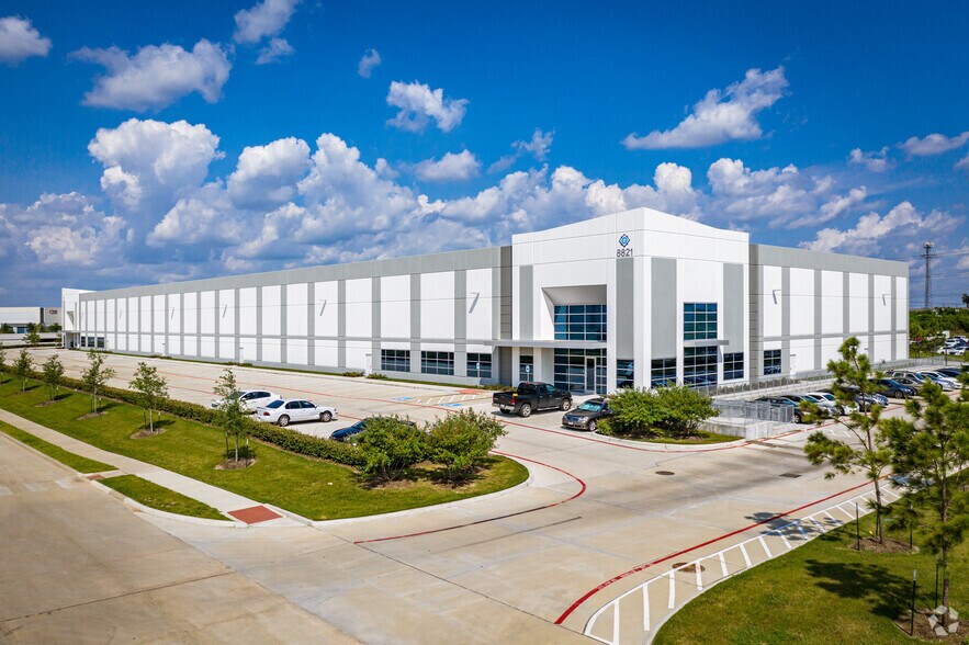 8821 S Sam Houston Pky W, Missouri City, TX for sale - Building Photo - Image 1 of 1