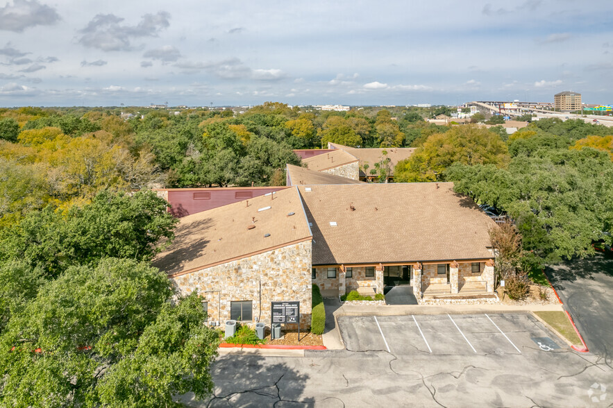 12501 Hymeadow Dr, Austin, TX for rent - Building Photo - Image 3 of 14