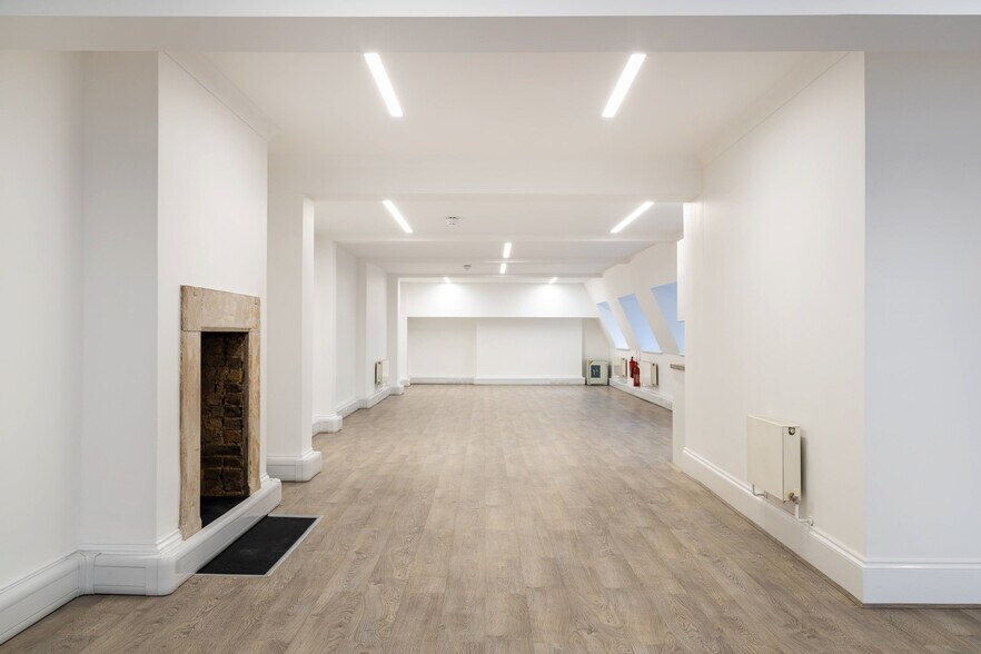 26 Eastcastle St, London to rent - Building Photo - Image 2 of 8