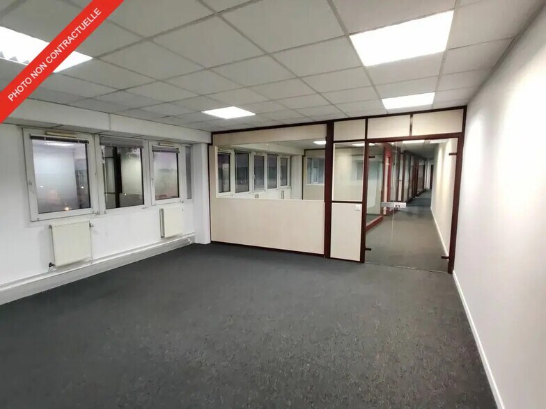 Office in Massy to rent - Interior Photo - Image 2 of 6