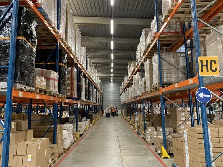 Light Industrial in Lisses to rent - Interior Photo - Image 2 of 7