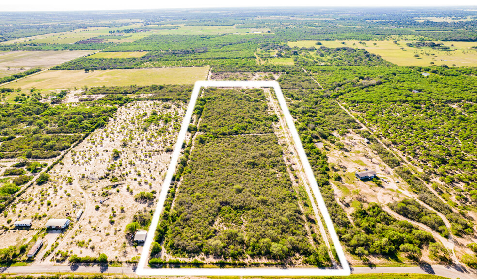 2018 Strawberry City Rd, Poteet, TX for sale - Primary Photo - Image 1 of 1