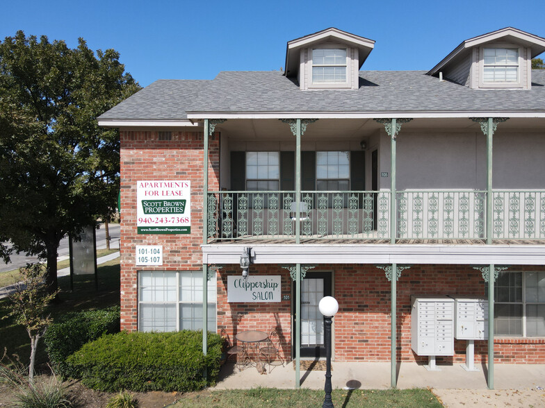 405 S Elm St, Denton, TX for rent - Building Photo - Image 2 of 8