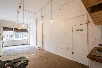 147 Hoxton St, London to rent Interior Photo- Image 2 of 3