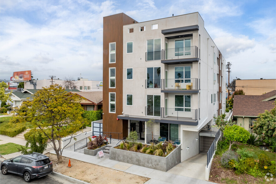 222 N Manhattan Pl, Los Angeles, CA for sale - Primary Photo - Image 1 of 1