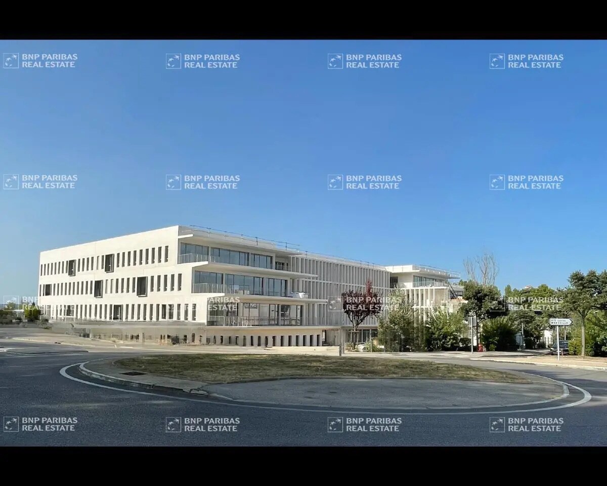 Office in Aix-en-Provence to rent Building Photo- Image 1 of 34