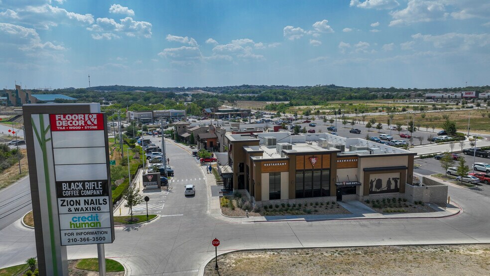 13905 N I-35, San Antonio, TX to rent - Building Photo - Image 2 of 9