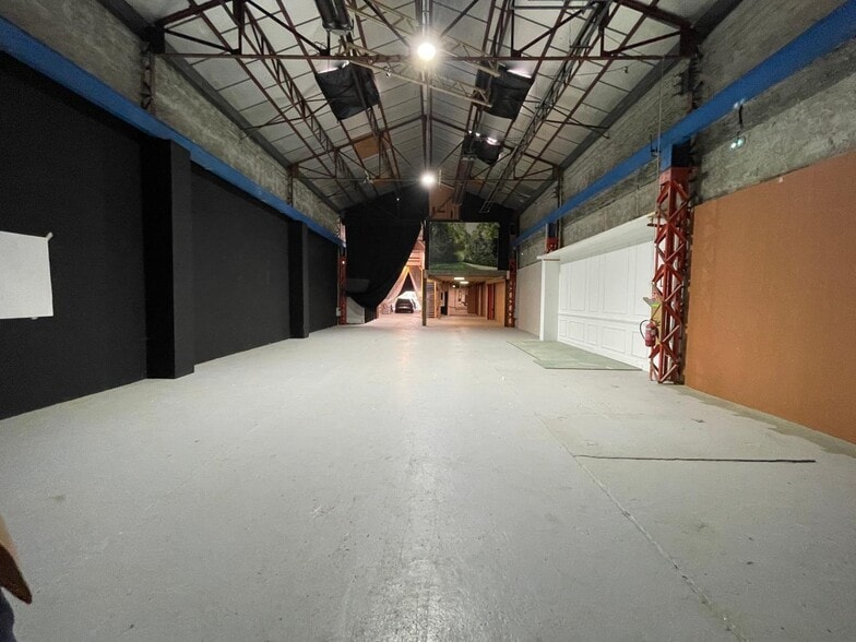 Light Industrial in Aubervilliers for sale - Building Photo - Image 3 of 13