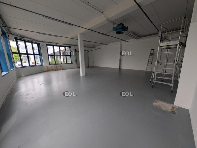Light Industrial in Fresnes to rent - Interior Photo - Image 2 of 5