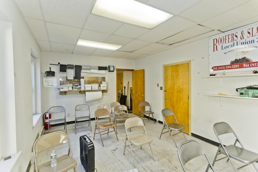 55 Main St, Chicopee, MA for rent - Building Photo - Image 3 of 27