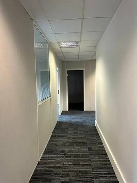 Office in Clichy to rent - Interior Photo - Image 3 of 10