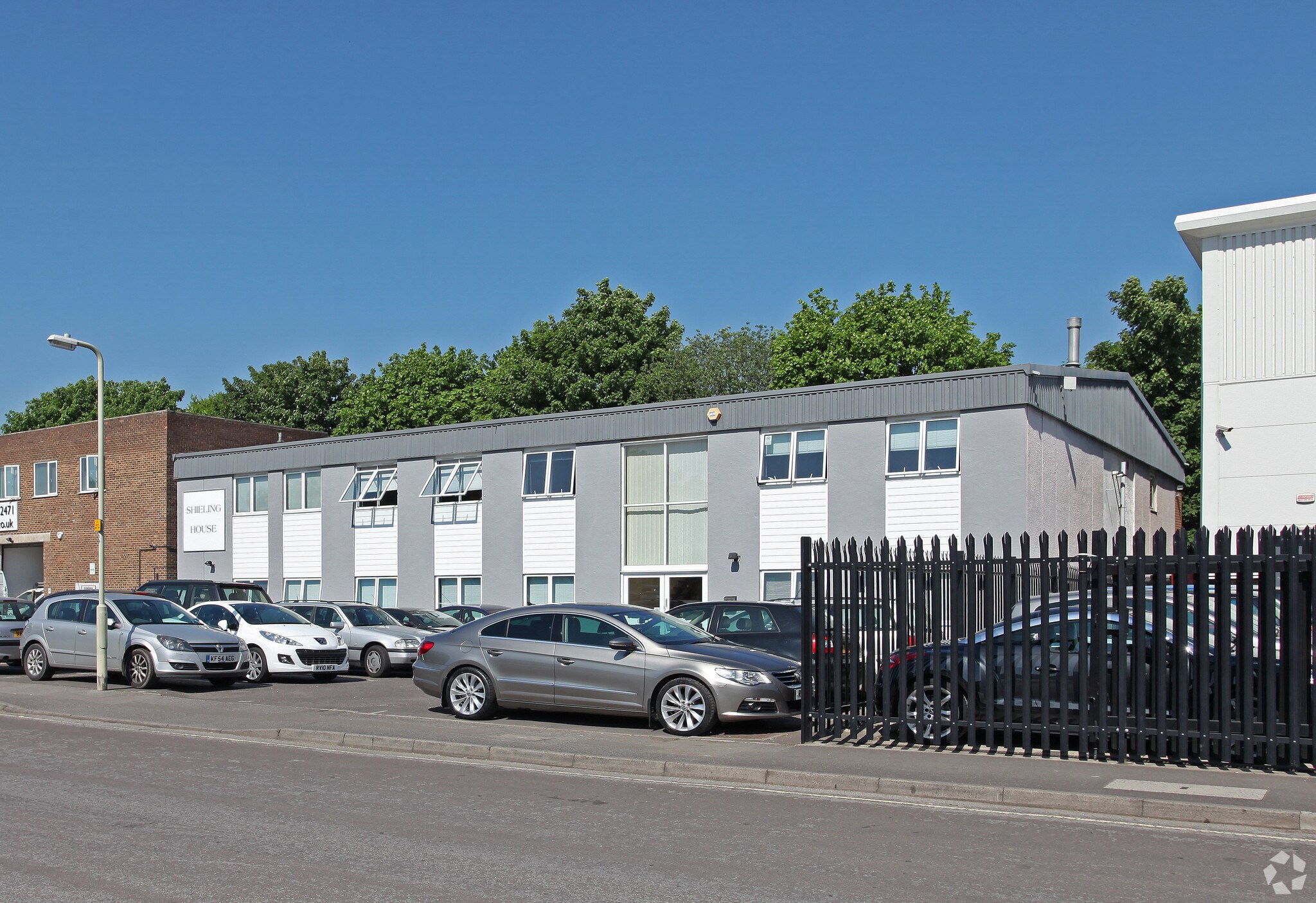 30 Invincible Rd, Farnborough for sale Primary Photo- Image 1 of 1