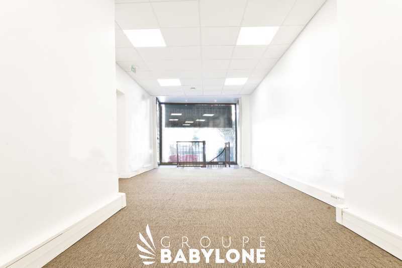 Office in Neuilly-sur-Seine to rent - Building Photo - Image 2 of 7