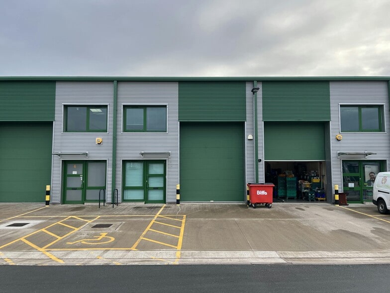 Tachbrook Park, Warwick to rent - Building Photo - Image 1 of 11