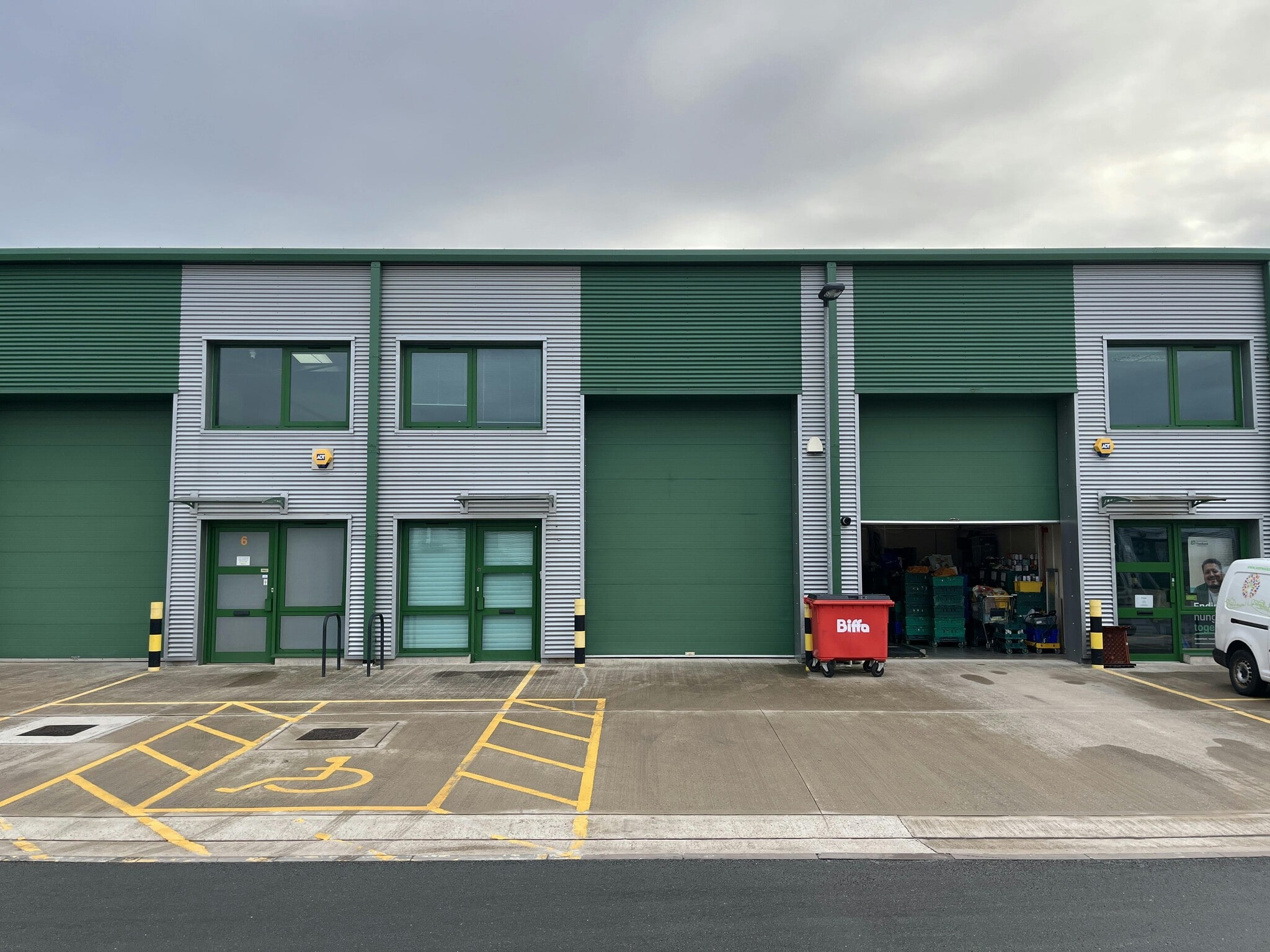 Tachbrook Park, Warwick to rent Building Photo- Image 1 of 12