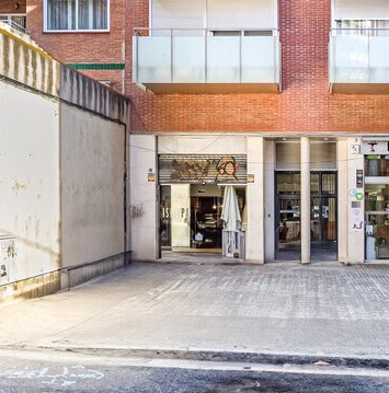 Retail in Barcelona, Barcelona to rent Interior Photo- Image 1 of 24