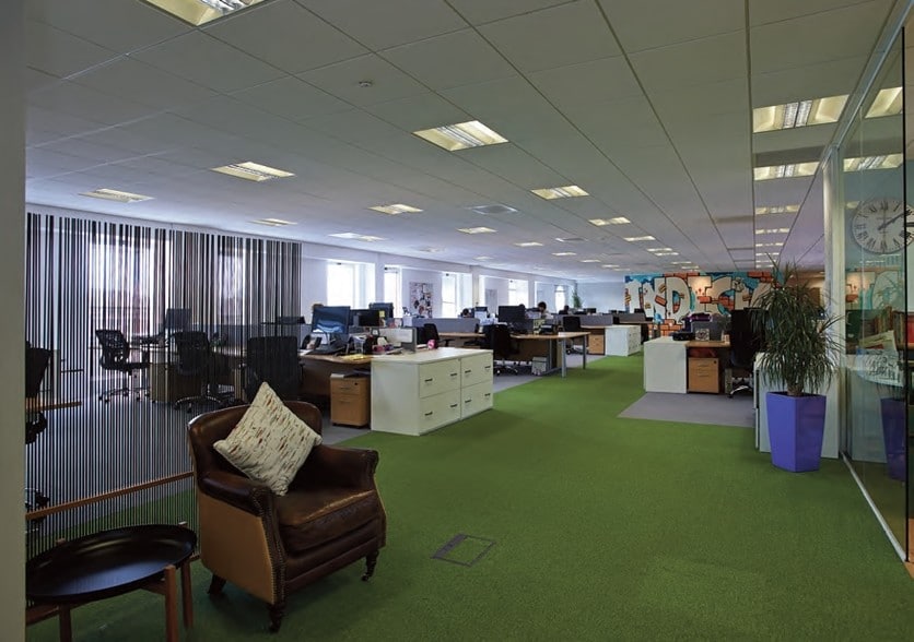 40 Queen Sq, Bristol to rent - Interior Photo - Image 2 of 4