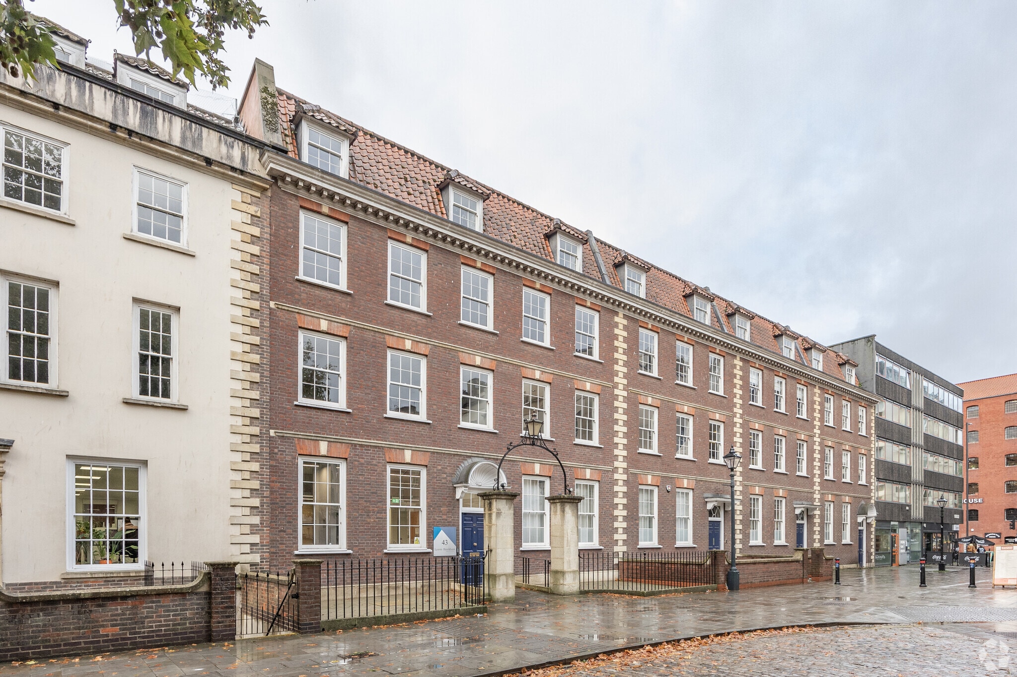 43 Queen Sq, Bristol to rent Primary Photo- Image 1 of 5