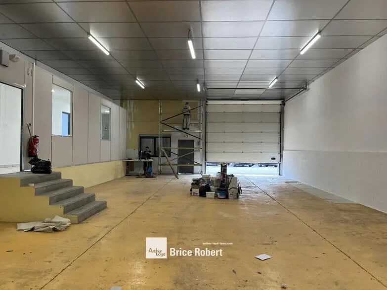 14/16 Rue Douaumont, Villeurbanne to rent - Interior Photo - Image 2 of 5
