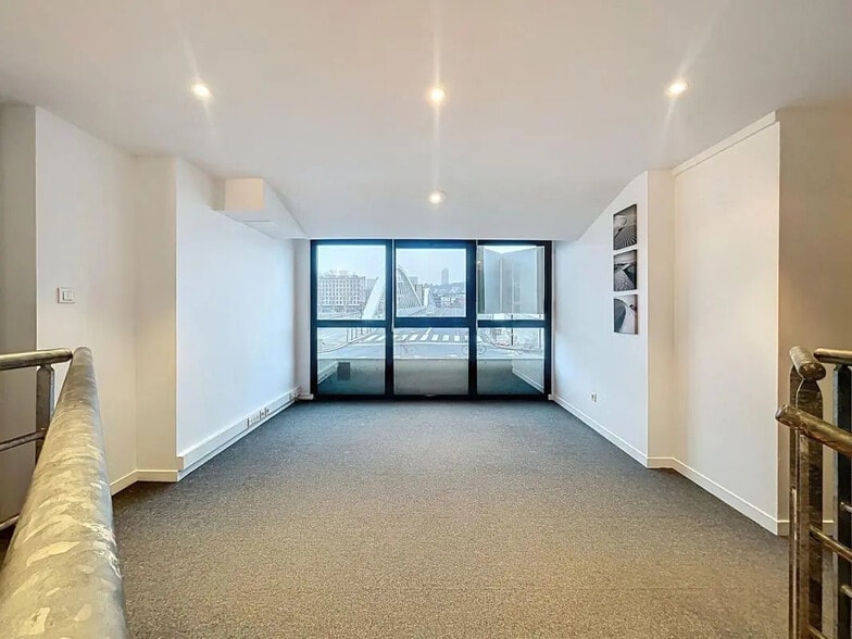 Office in Lyon to rent - Interior Photo - Image 1 of 12