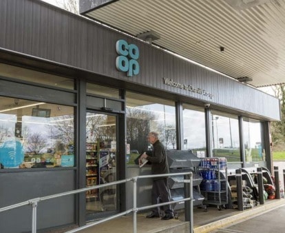 New Bath Rd, Reading for sale - Building Photo - Image 3 of 4