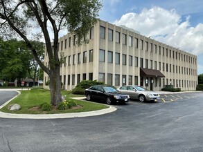 115 S Wilke Rd, Arlington Heights, IL for rent Building Photo- Image 1 of 7