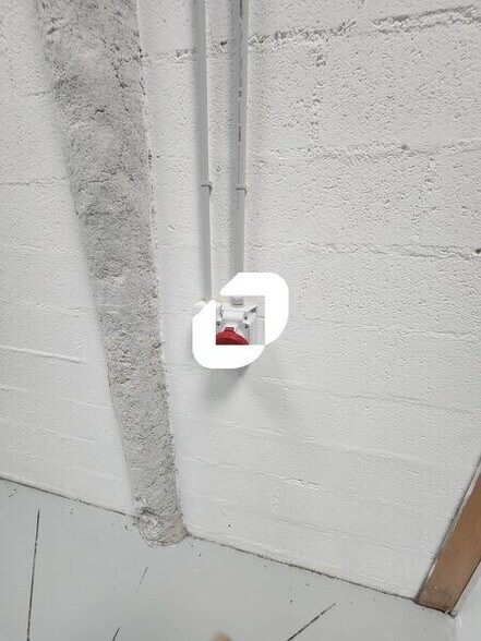 Light Industrial in Plaisir for sale - Interior Photo - Image 3 of 12