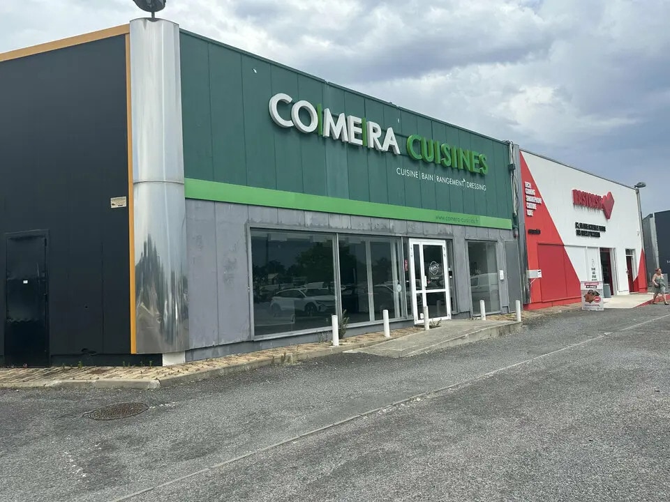 Location Commerce 400 m² - Photo 1