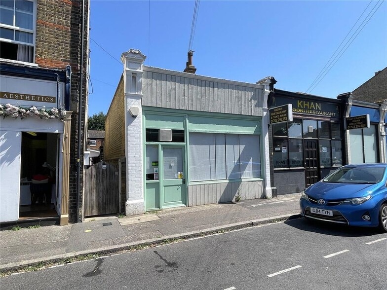18 High St, Southend On Sea to rent - Building Photo - Image 1 of 6