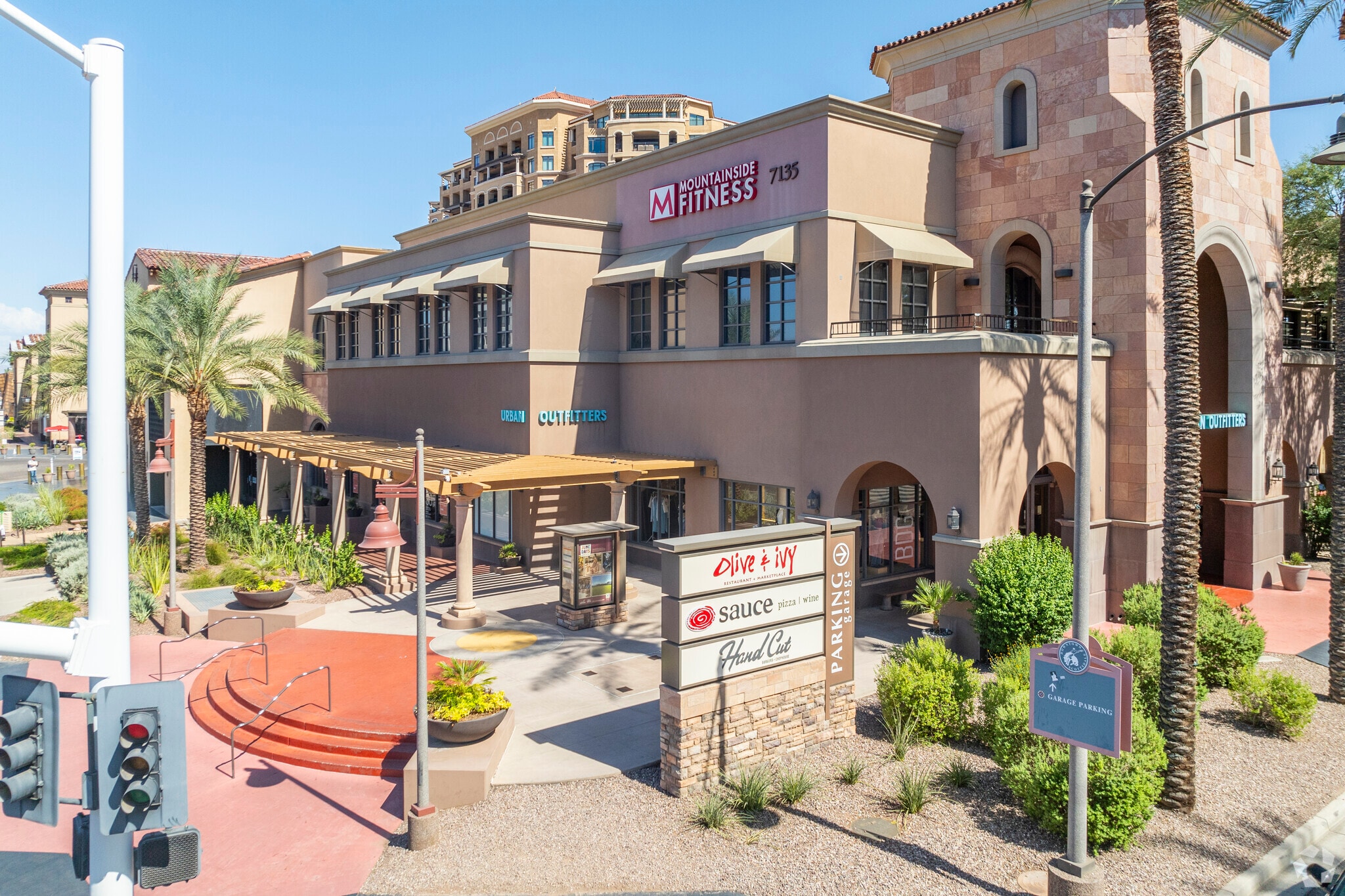 7135 E Camelback Rd, Scottsdale, AZ to rent Primary Photo- Image 1 of 7