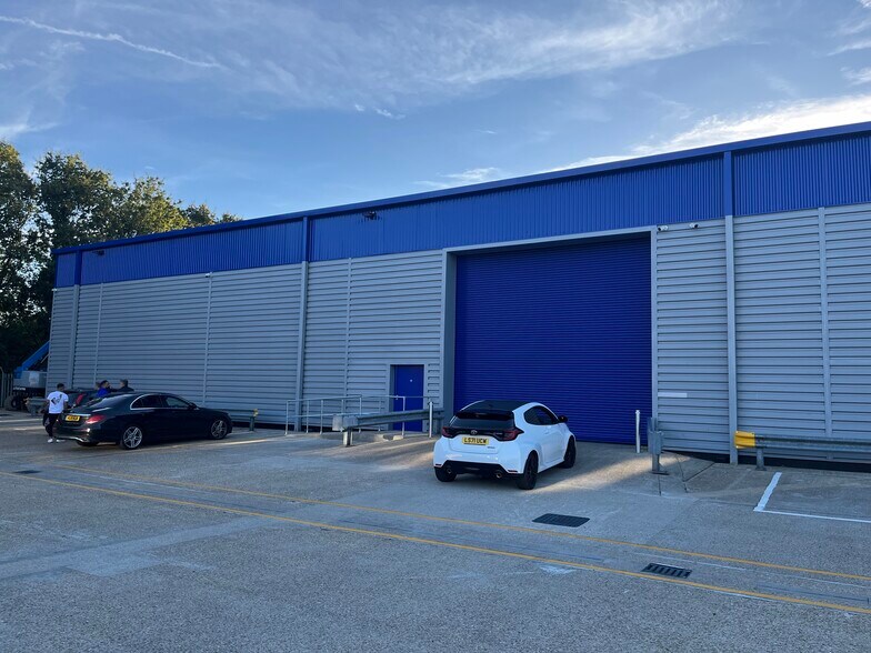 Hatfield Rd, St Albans to rent - Building Photo - Image 1 of 2