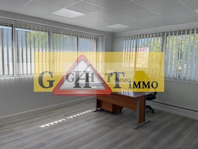 Office in Neuilly-sur-Marne to rent - Interior Photo - Image 3 of 3