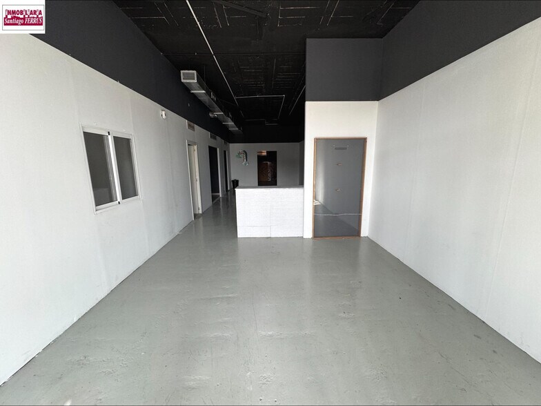 Retail in Almussafes, Valencia to rent - Interior Photo - Image 2 of 6