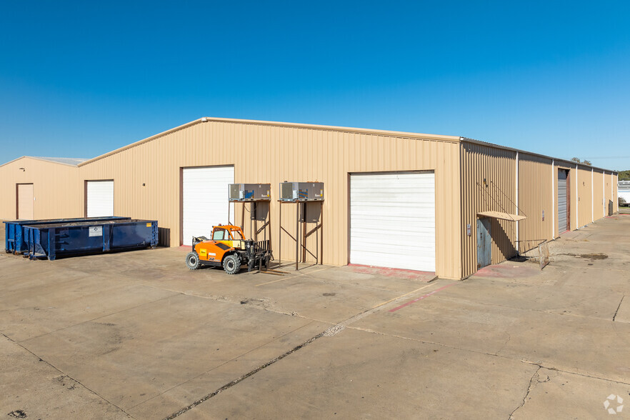 711 W Kennedale Pky Building D, Kennedale, TX for rent - Building Photo - Image 1 of 13