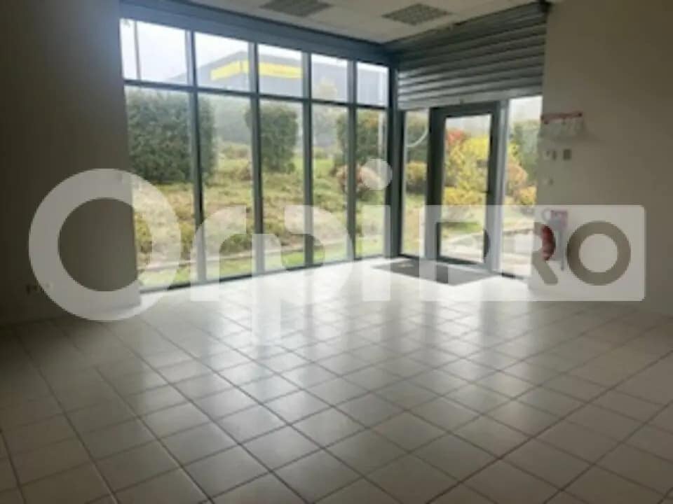 Office in Gleizé to rent Interior Photo- Image 1 of 5