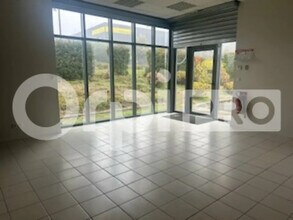 Office in Gleizé to rent Interior Photo- Image 1 of 5