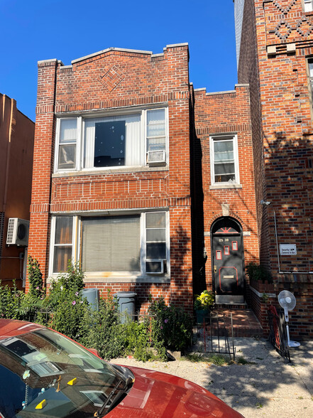 2538 35th St, Astoria, NY for sale - Primary Photo - Image 1 of 6