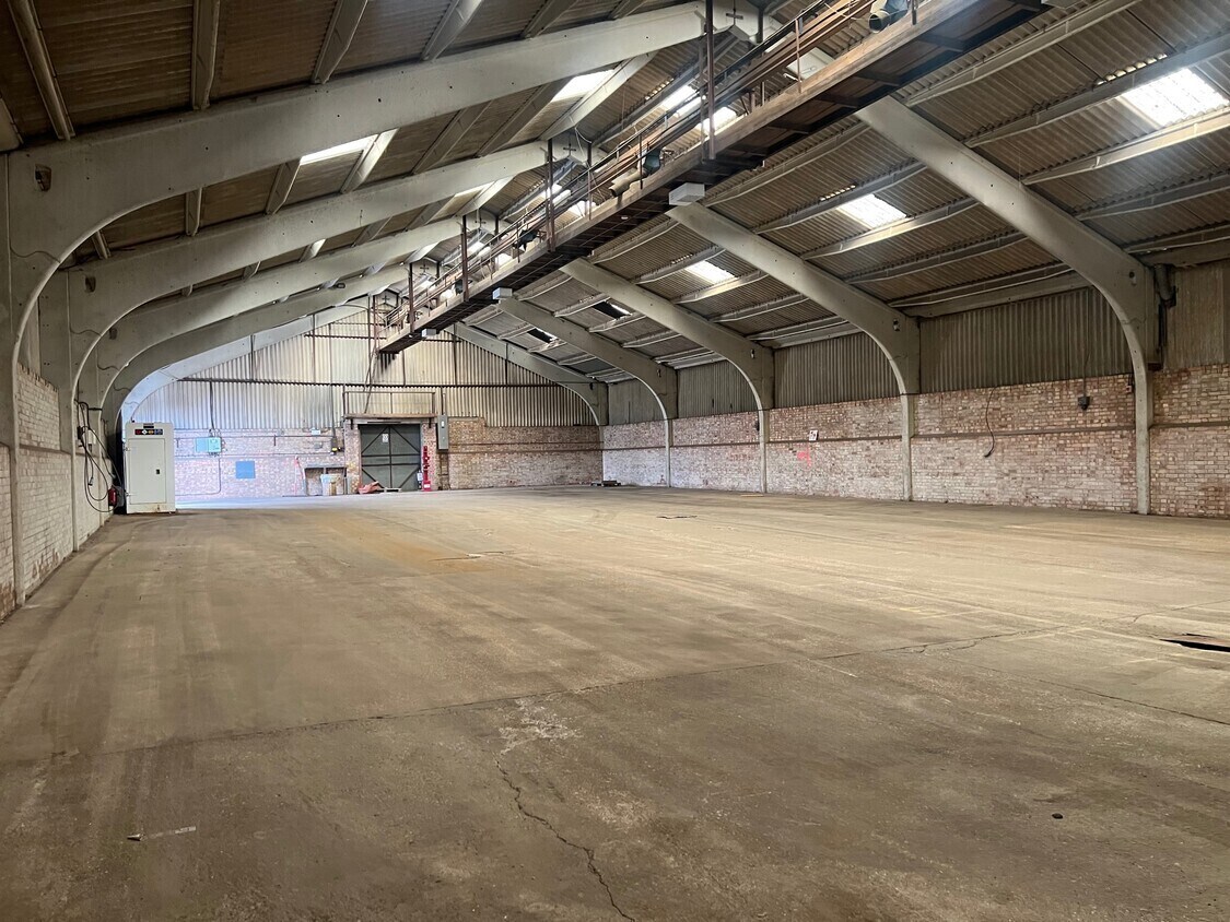 Manor Farm Ln, Bedford for sale Interior Photo- Image 1 of 1