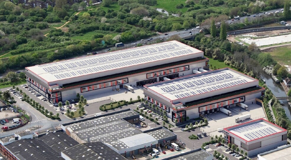 Long Dr, Greenford to rent - Building Photo - Image 1 of 3