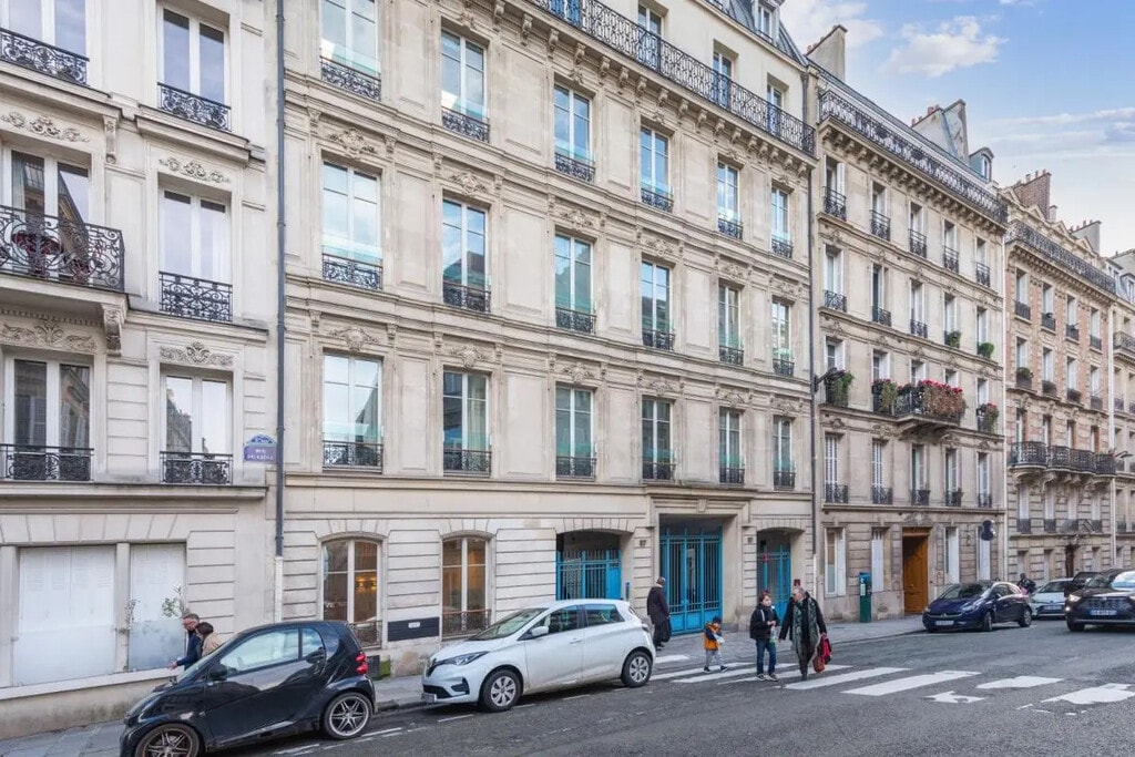 Location Bureaux 201 m² - Photo 1