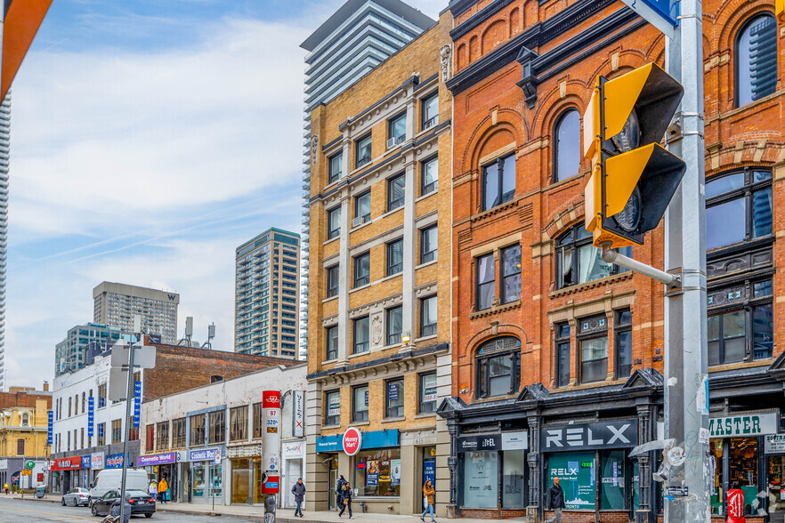 615-617 Yonge St, Toronto, ON for rent - Building Photo - Image 1 of 3