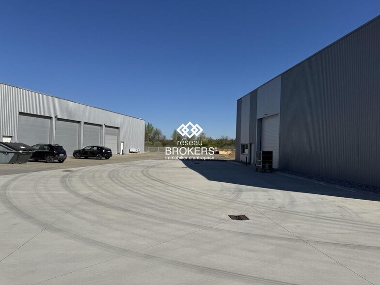 Light Industrial in Vourles to rent - Building Photo - Image 2 of 25