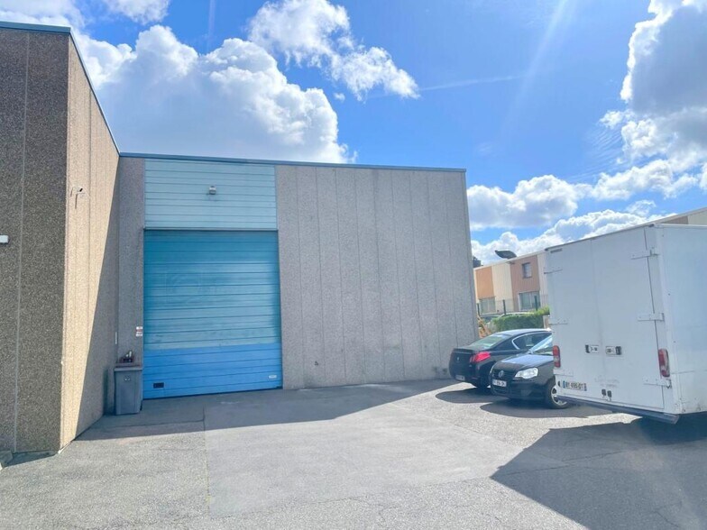 18 Rue Jules Vercruysse, Argenteuil to rent - Building Photo - Image 3 of 12