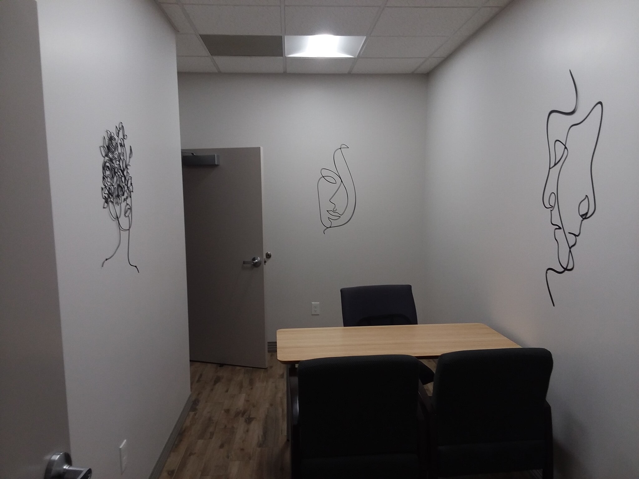 3927 Waring Rd, Oceanside, CA to rent Interior Photo- Image 1 of 12