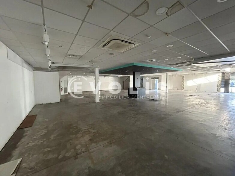 Retail in Mérignac to rent - Interior Photo - Image 2 of 7